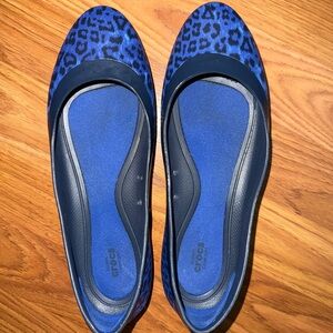 Crocs Women's Blue Leopard Print Flats